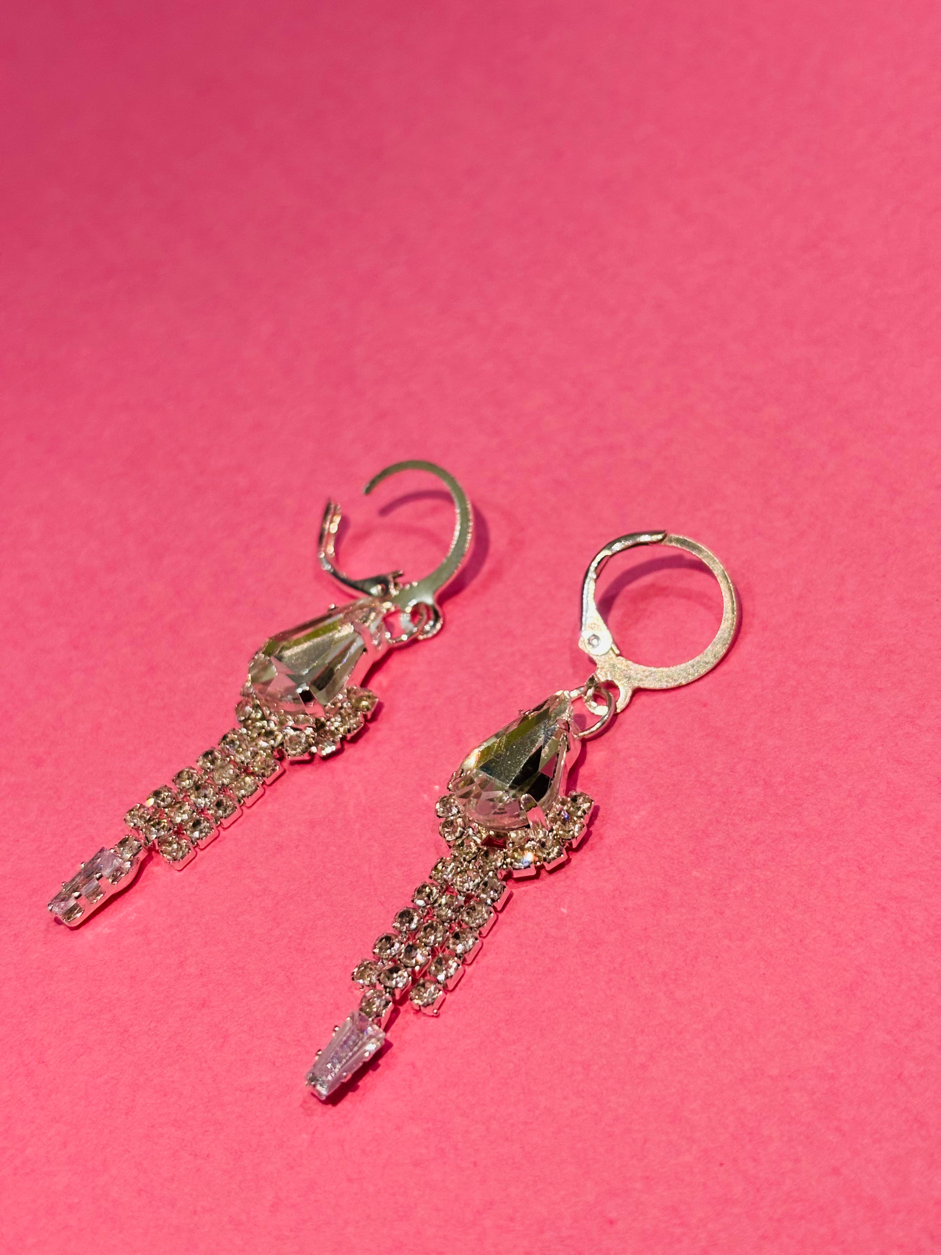 Urban Noor Exclusive 4-Piece Curation – Elegant Korean Style Studs & Long Tassel Earrings